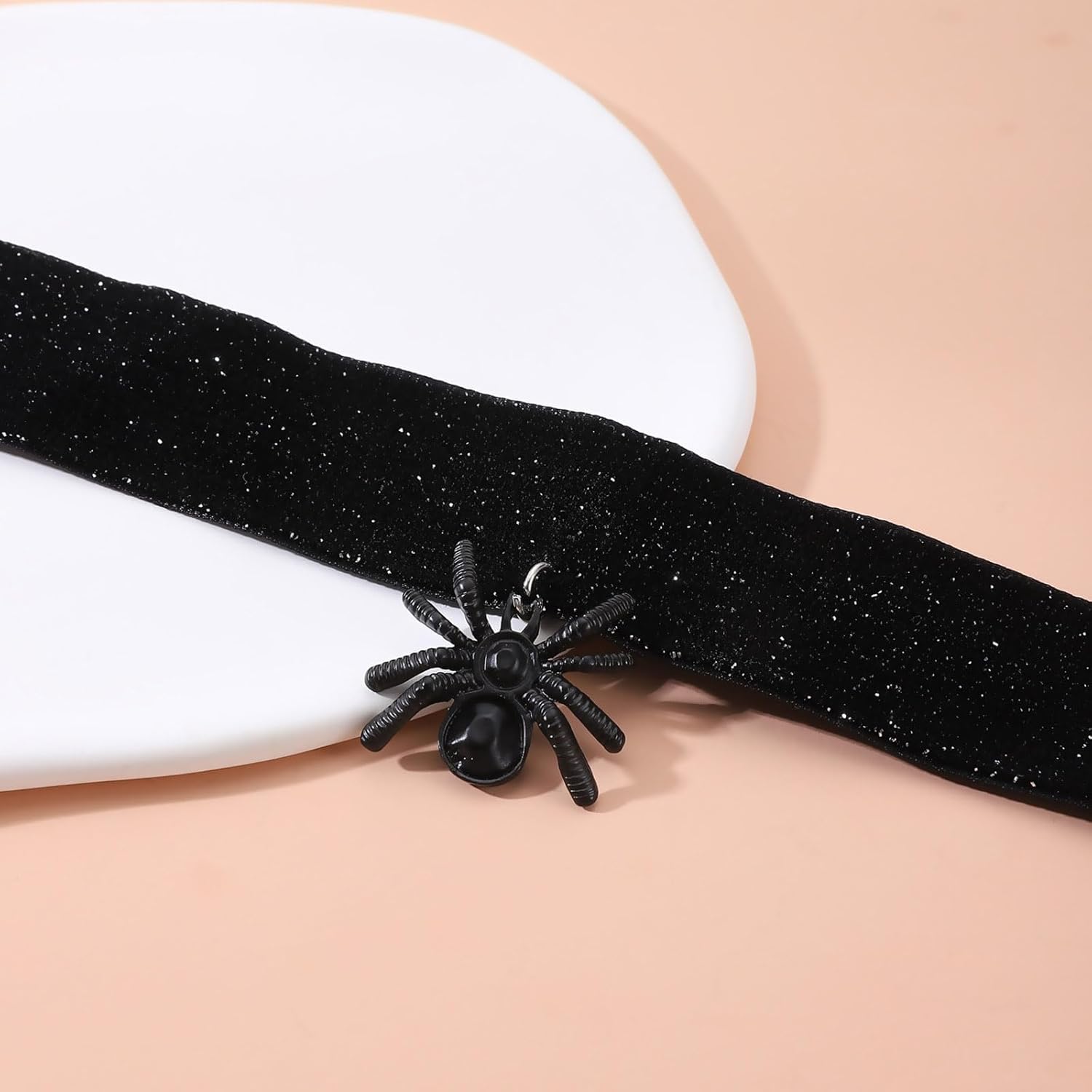 Collier ras du cou Spider-Man à araignée noire en velours pour femme – Image 4