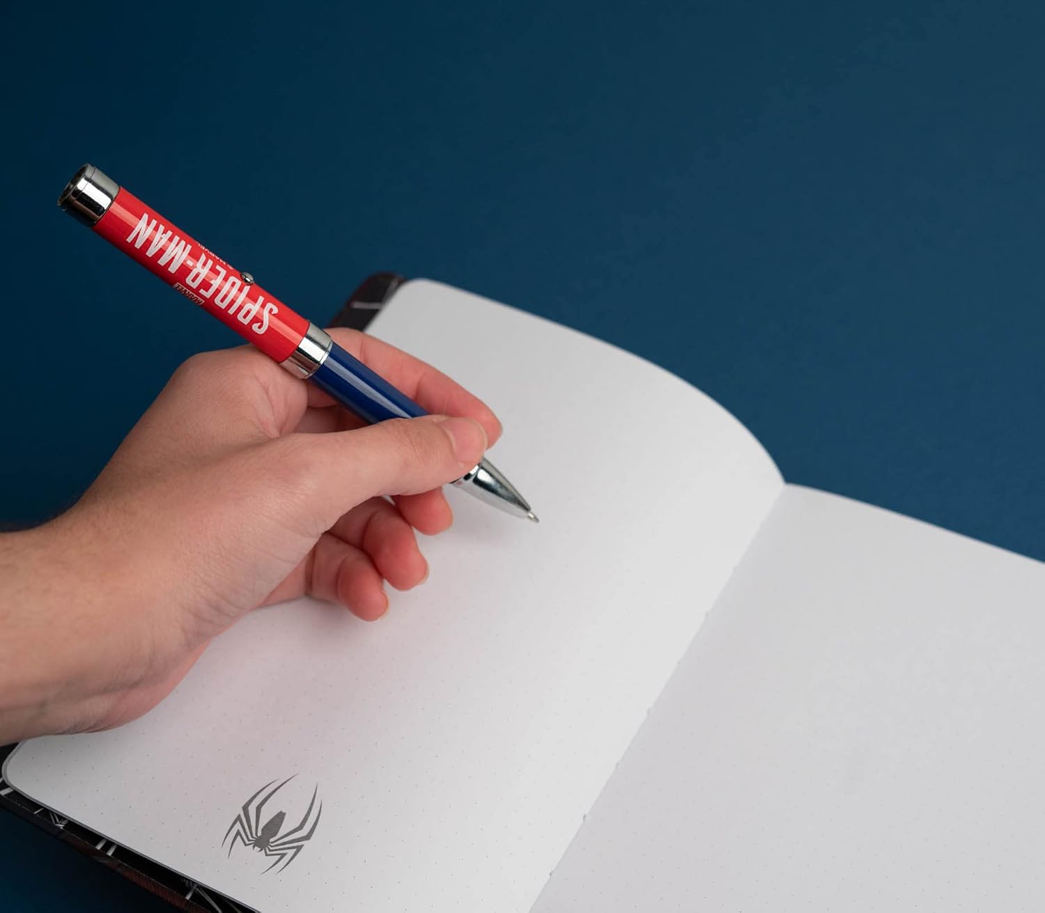Carnet pointillé A5 Marvel Spider-Man avec stylo – Image 7