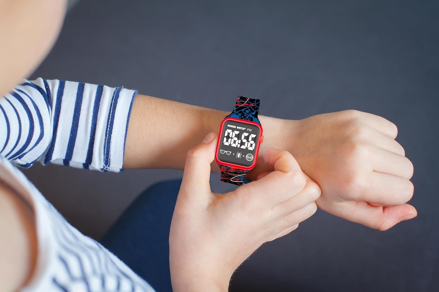Montre digitale Spider-Man bleu/rouge affichage 12/24h – Image 3
