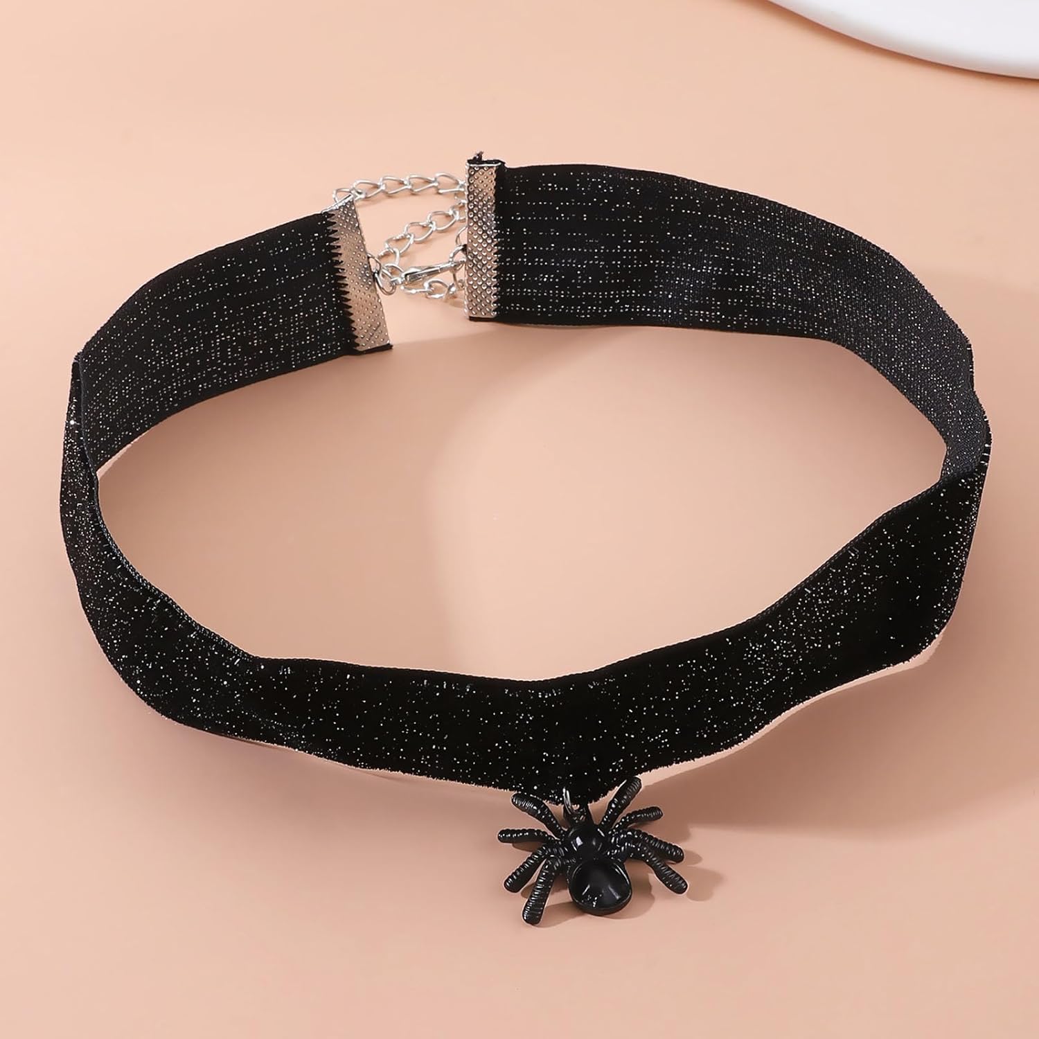 Collier ras du cou Spider-Man à araignée noire en velours pour femme – Image 3
