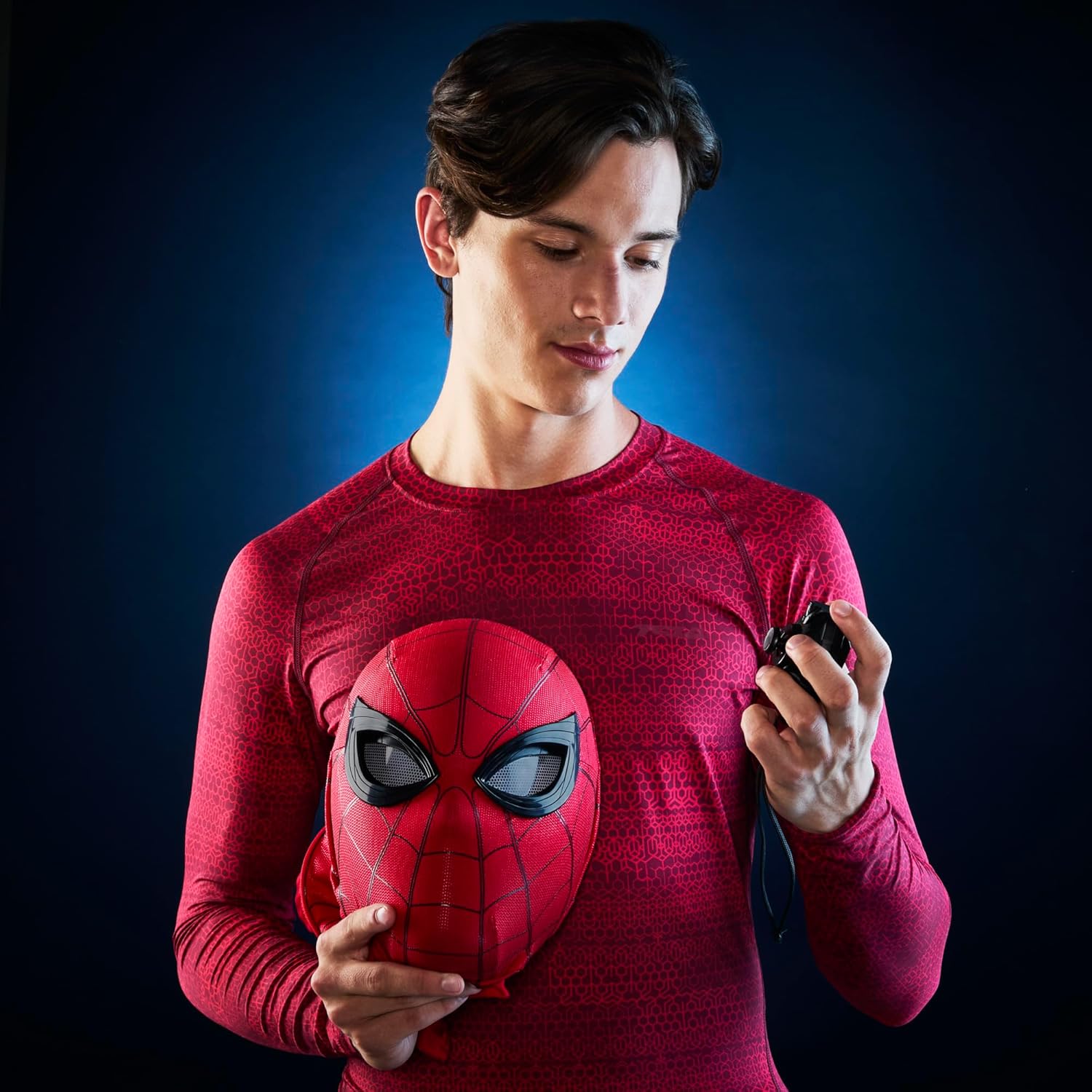 Masque électronique Spider-Man Marvel Legends avec yeux expressifs – Image 3
