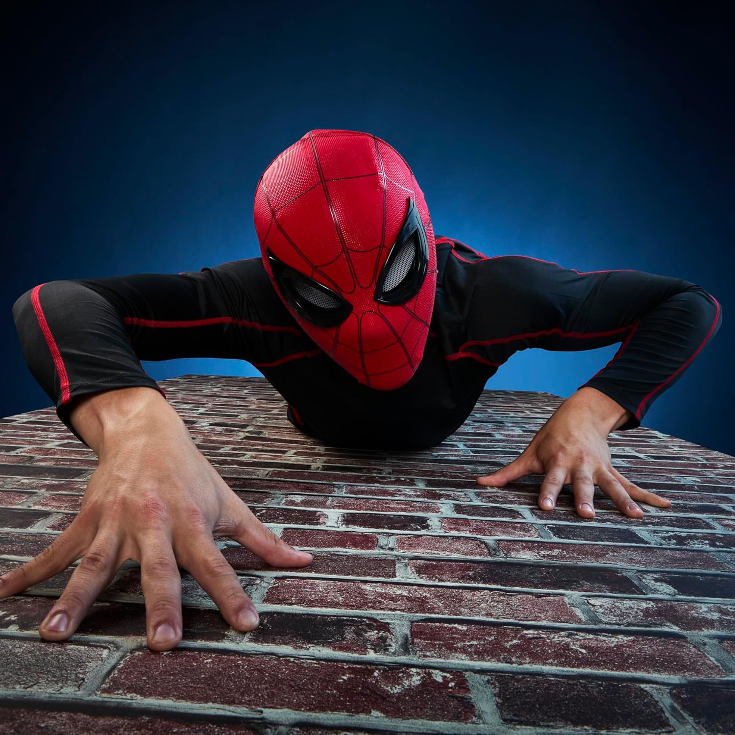 Masque électronique Spider-Man Marvel Legends avec yeux expressifs – Image 6